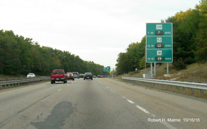 Image of activated Real Time Traffic sign on MA 3 North in Duxbury, prior to Exit 10