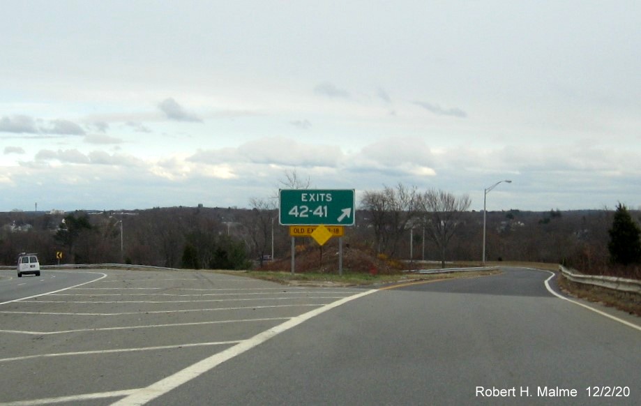 Image of gore signs with new exit number for Burgin Parkway/Washington Street exits with old exit tab below on MA 3 South in Braintree, December 2020