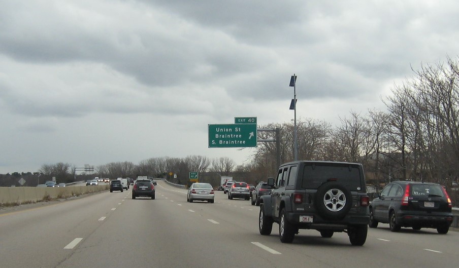 Image of overhead ramp sign for Union Street exit with new milepost exit number on MA 3 South in Braintree, December 2020