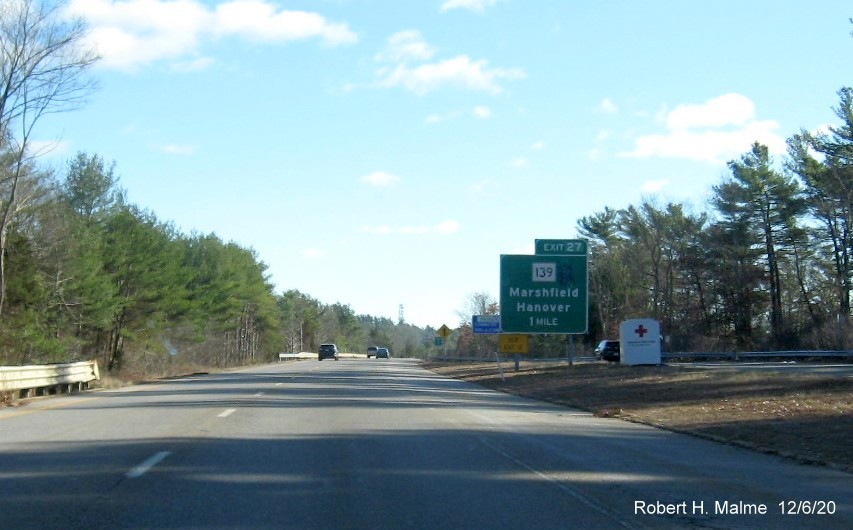 Image of 1-mile advance ground mounted sign for MA 139 exit with new milepost based exit number and yellow old exit number sign on left support post on MA 3 South in Norwell, December 2020