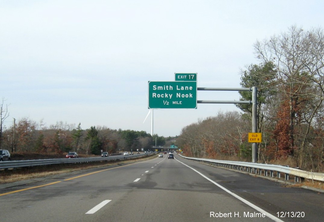 Image of 1/2 mile advance overhead sign form Smith Lane exit with new milepost based exit number and yellow old exit number sign on support post on MA 3 North in Kingston, December 2020