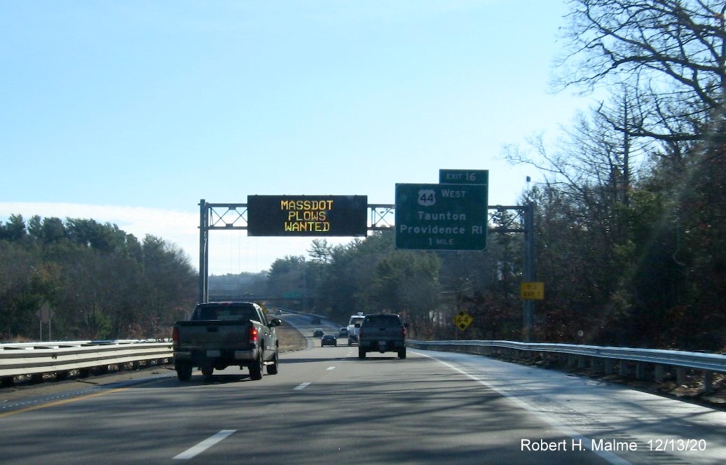 Image of 1 mile advance sign for US 44 exit with new milepost based exit number and yellow old exit number sign on support on MA 3 South in Plymouth, December 2020