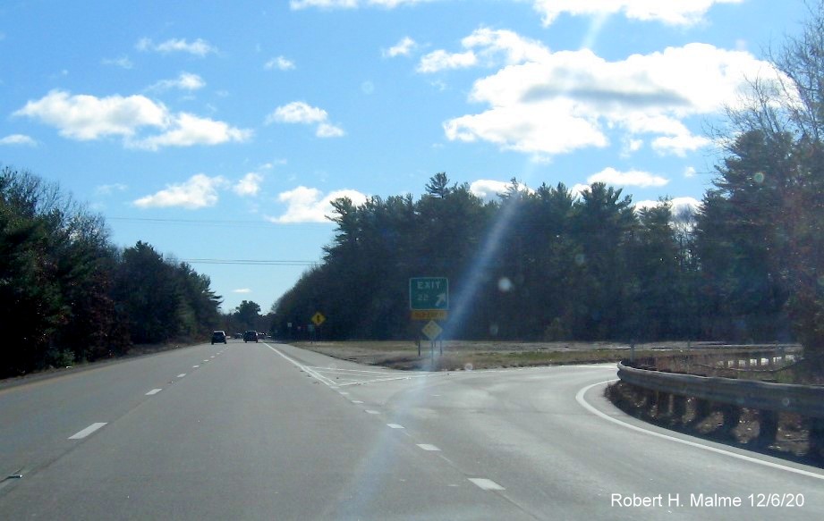Image of gore sign at MA 14 exit with (small) new milepost based exit number and yellow old exit number tab below on MA 3 South in Duxbury, December 2020