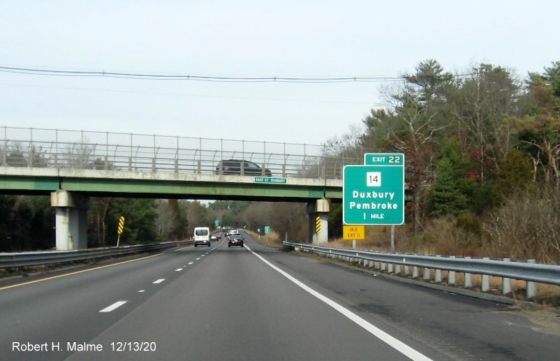 Image of 1-mile advance ground mounted sign for MA 14 exit with new milepost based exit number and yellow old exit number sign on left support post on MA 3 North in Duxbury, December 2020