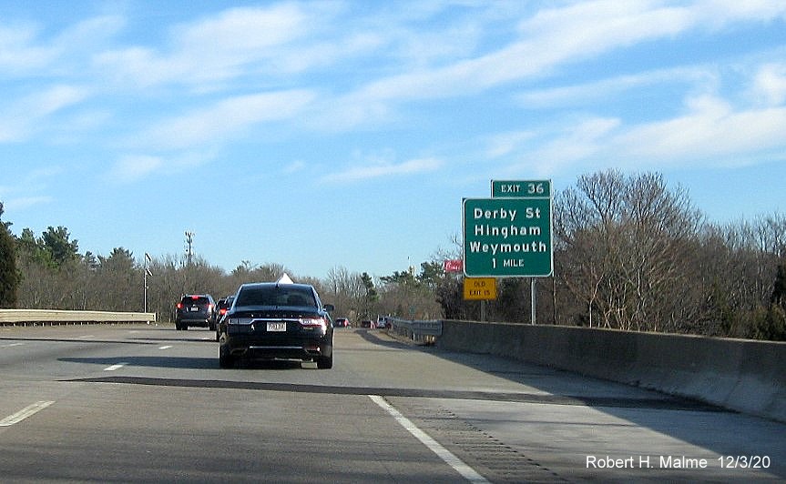 Image of ground mounted 1-mile advance sign for Derby Street exit with new milepost based exit number and yellow old exit number tab on right support post on MA 3 South in Weymouth, December 2020