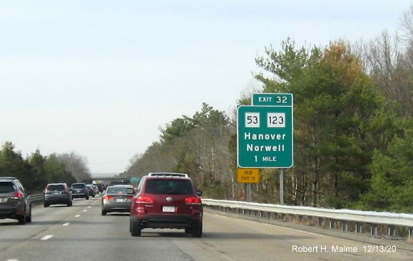 Image of 1-mile advance sign for MA 53/123 exit with new milepost based exit number and yellow old exit numbers sign on left support post on MA 3 North in Norwell, December 2020