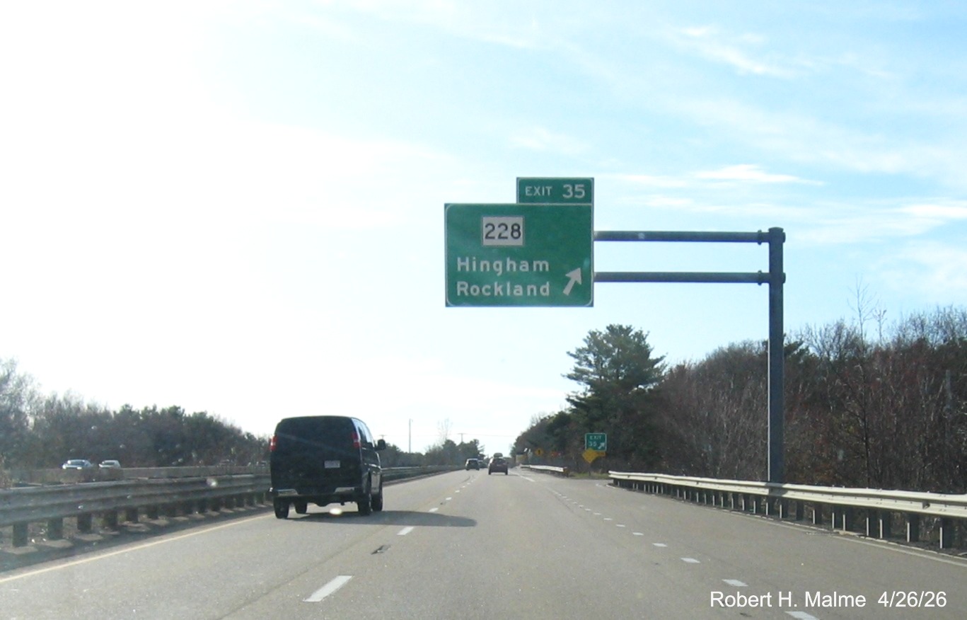 Image of new overhead ramp sign for the MA 228 exit on MA 3 North in Rockland, April 2026