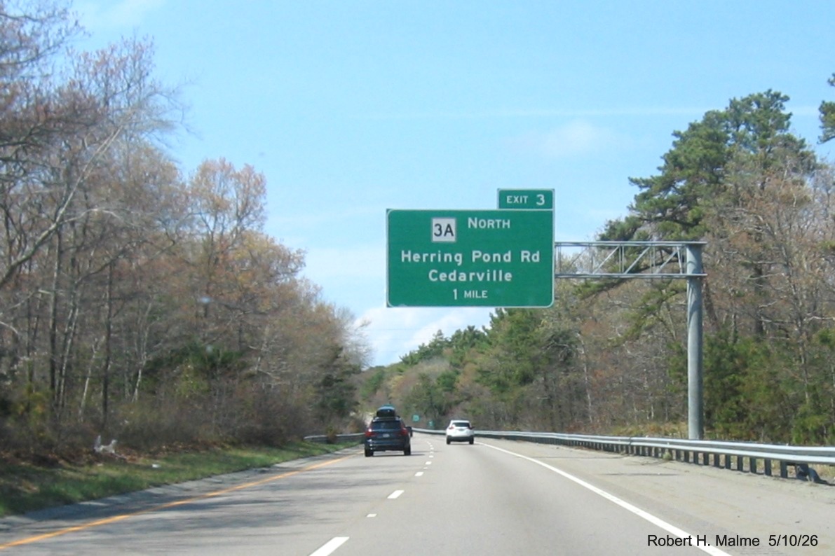 Image of new 1 Mile advance sign for the MA 3A exit on MA 3 North in Plymouth, May 2026