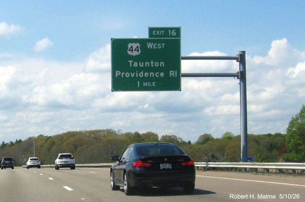 Image of new 1 mile advance sign for the US 44 West exit on MA 3 North	in Plymouth, May 
	2026