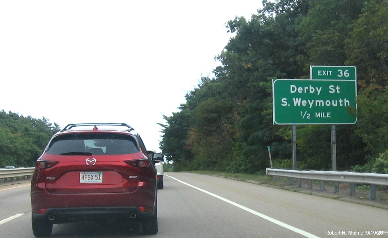 Image of new ground mounted 1/2 mile advance sign for the Derby Street exit on MA 3 South in 
	Hingham, September 2026
