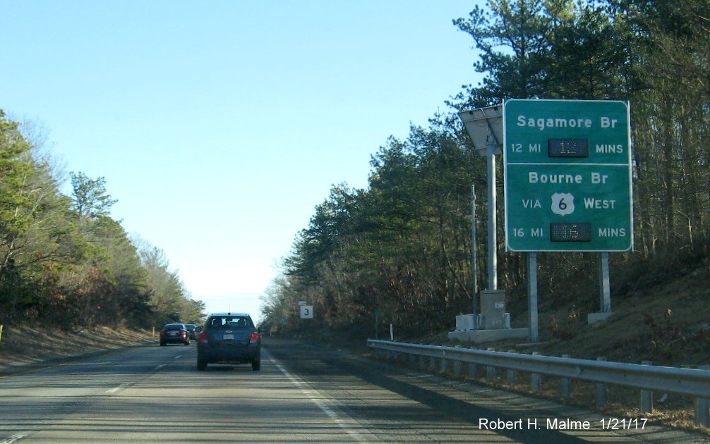 Image of activated Real Time Traffic Sign on MA 3 South in Plymouth