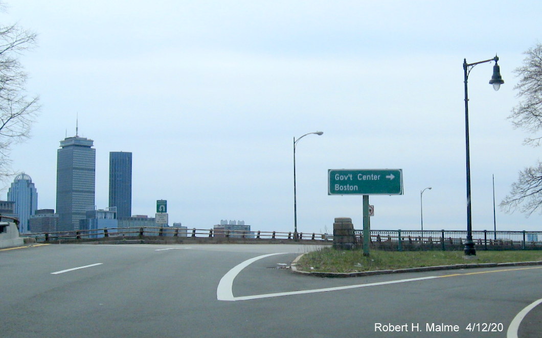 Image of Memorial Drive West guide sign for Longfellow Bridge, missing MA 3 South information, taken April 2020