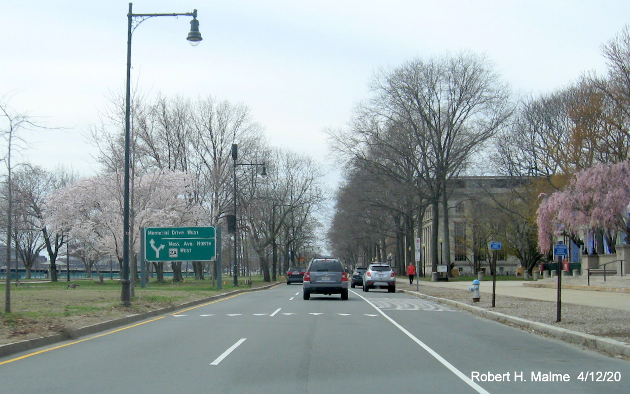 Image of DCR guide sign on MA 3 North/Memorial Drive West approaching Mass. Ave intersection, no mention of MA or US 3, taken April 2020