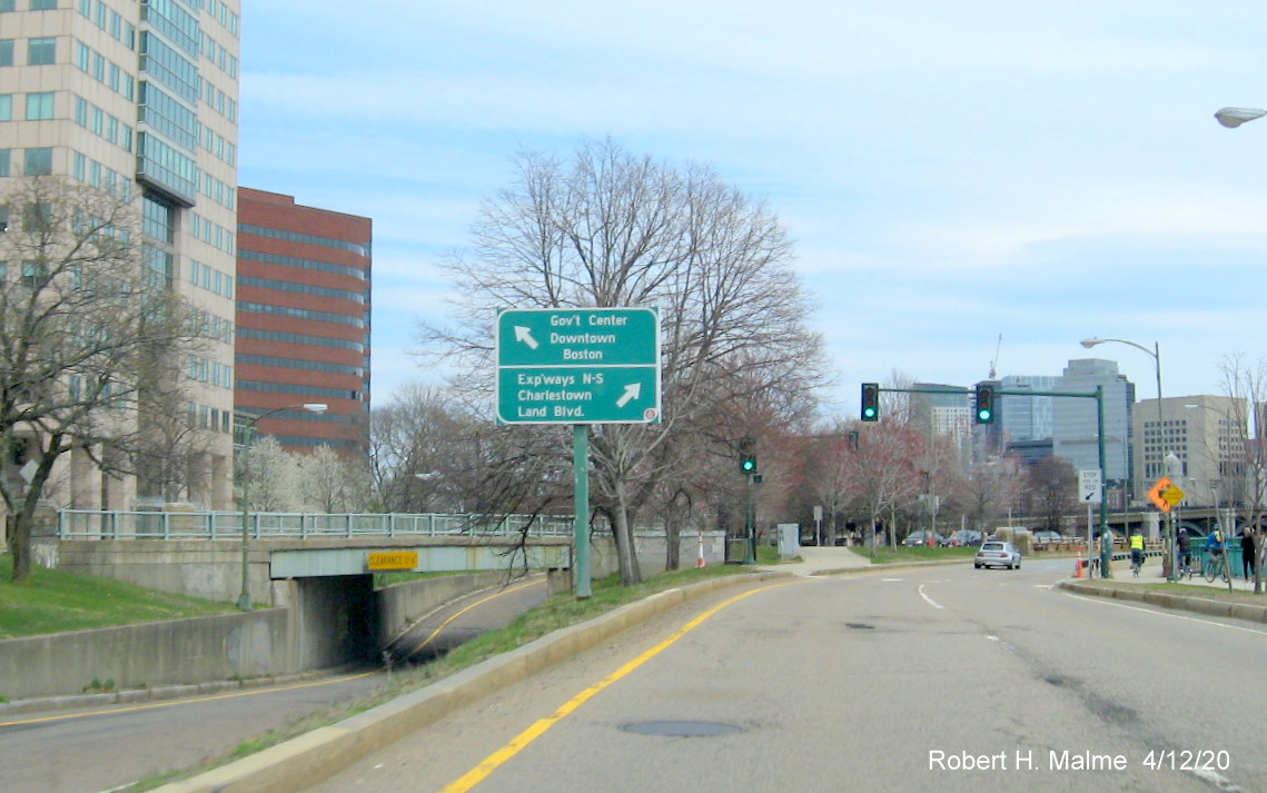 Image of DCR guide sign at split of ramps to Land Blvd. and Longfellow Bridge, no mention of MA 3 South, from April 2020