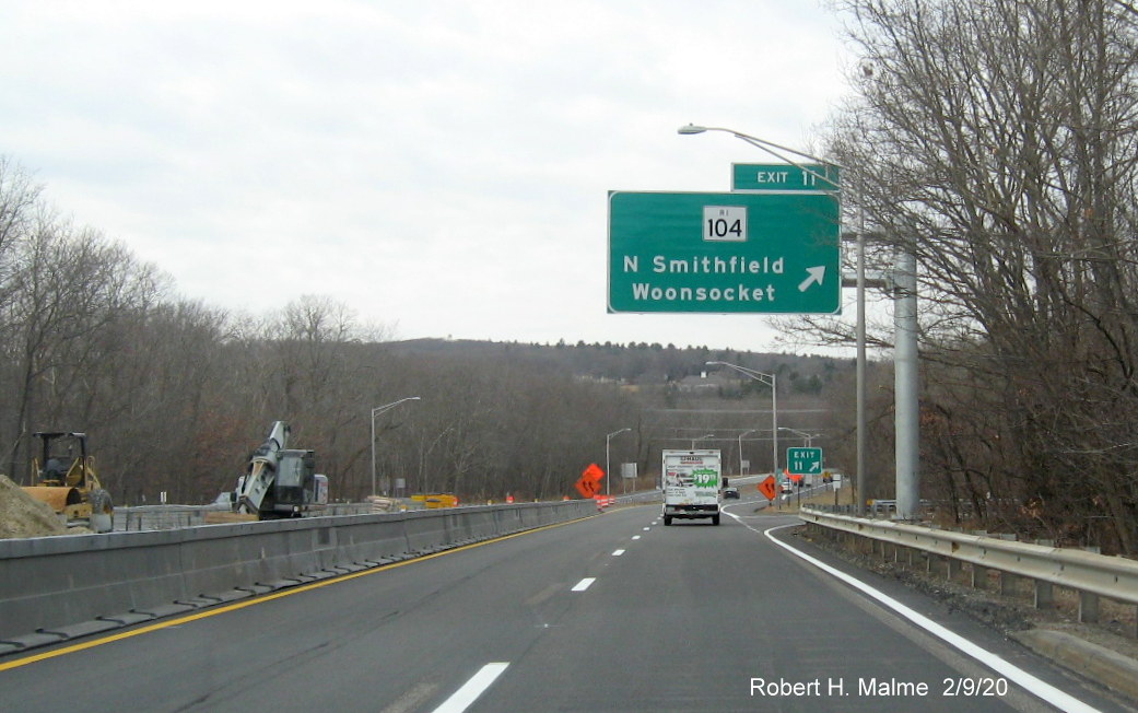 Image of the recently placed overhead ramp sign with new milepost exit number for the RI 104 exit on RI 146 North in North Smithfield
