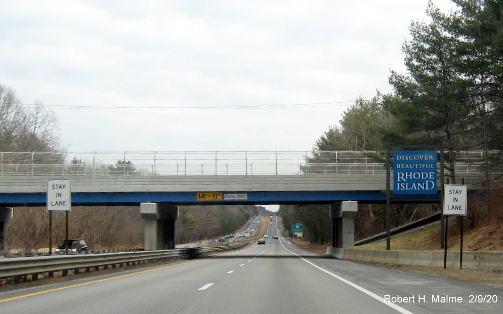 Image of State of Rhode Island welcome sign on RI 146 South entering North Smithfield
