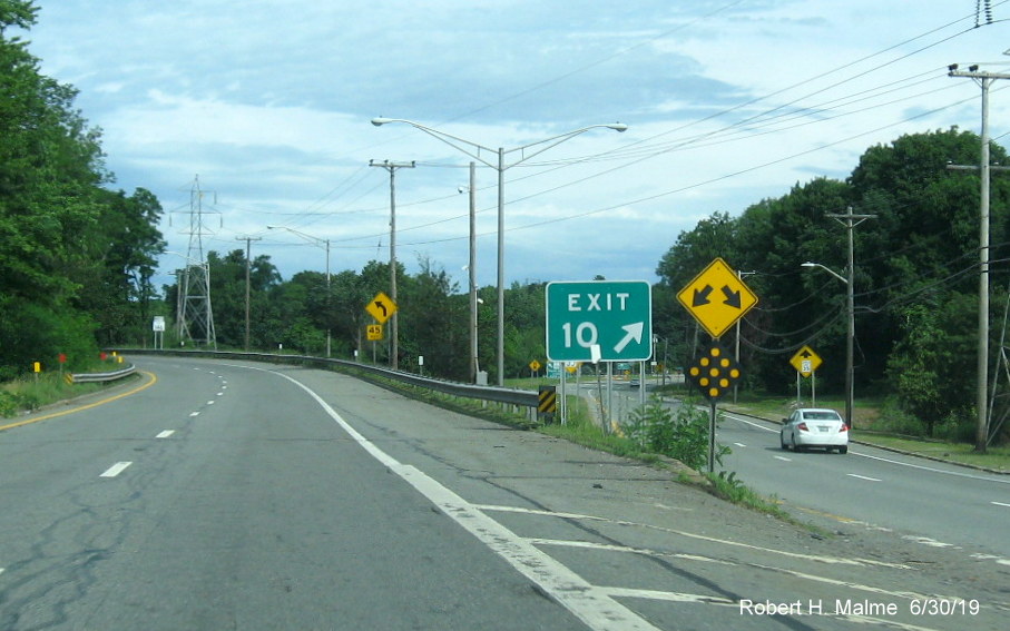 Image of newly placed exit number gore sign at RI 146A North exit on RI 146 North in North Smithfield