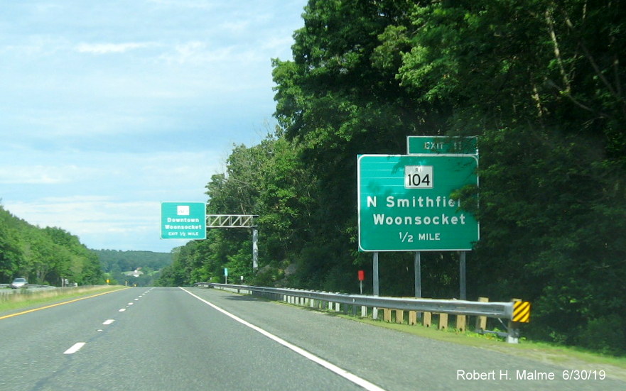 Image of newly placed ground mounted 1/2 mile advance sign for RI 104 exit on RI 146 North in North Smithfield