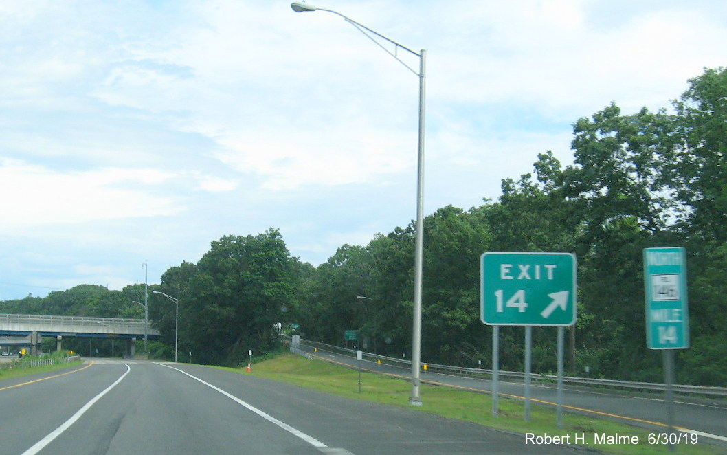 Image of new exit number gore sign for RI 4/RI 102 exit on RI 146 North in North Smithfield