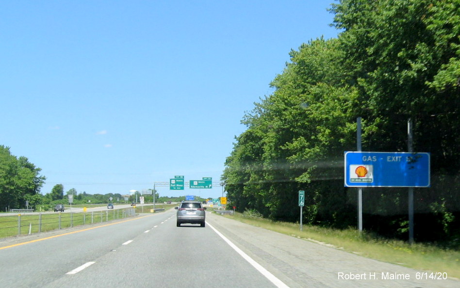 Image of last new mile marker at Mile 7.4 and incomplete new blue service sign for MA 81 exit on RI 24 North in Tiverton, taken June 2020