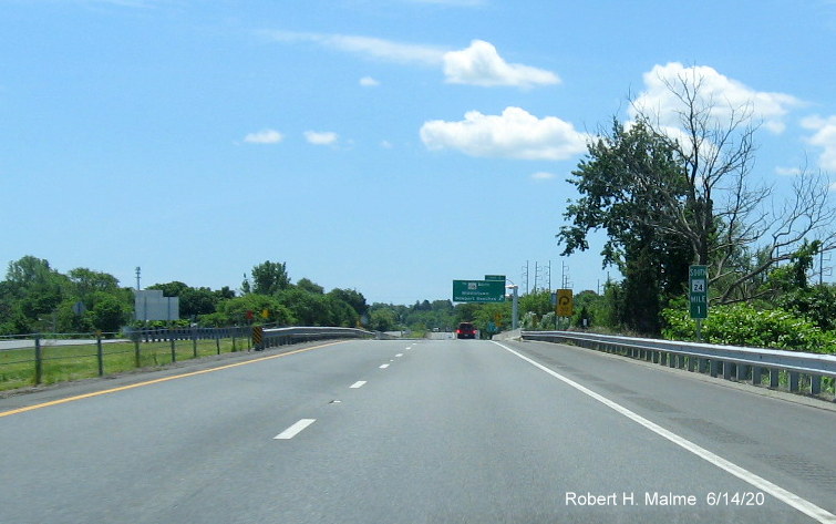 Image of newly placed South RI 24 Mile 1 Marker prior to To RI 138 South exit in Portsmouth, taken June 2020
