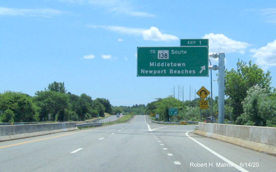 Image of recently placed overhead ramp sign for To RI 138 South exit on RI 24 South in Portsmouth, taken June 2020