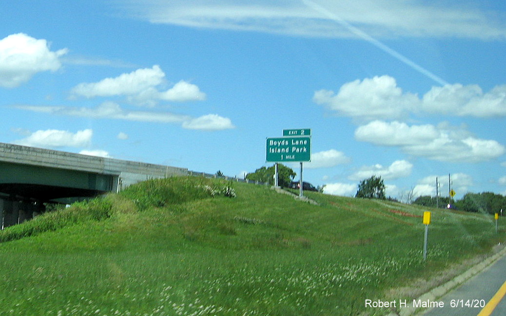 Image of recently placed 1-mile advance ground mounted sign for Boyds Lane exit on ramp to RI 24 North in Portsmouth, taken June 2020