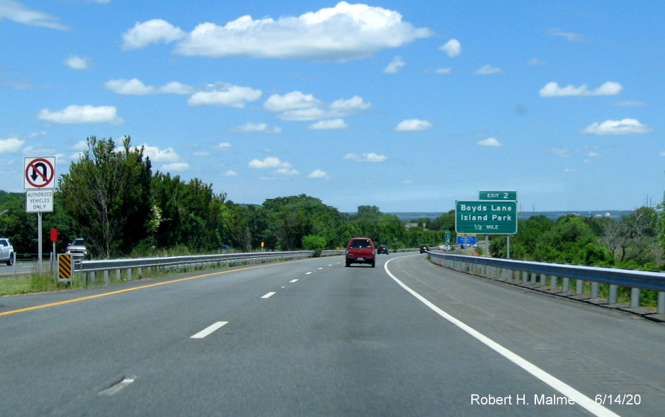 Image of recently placed 1/2 mile advance ground mounted sign for Boyds Lane exit on RI 24 North in Portsmouth, taken June 2020