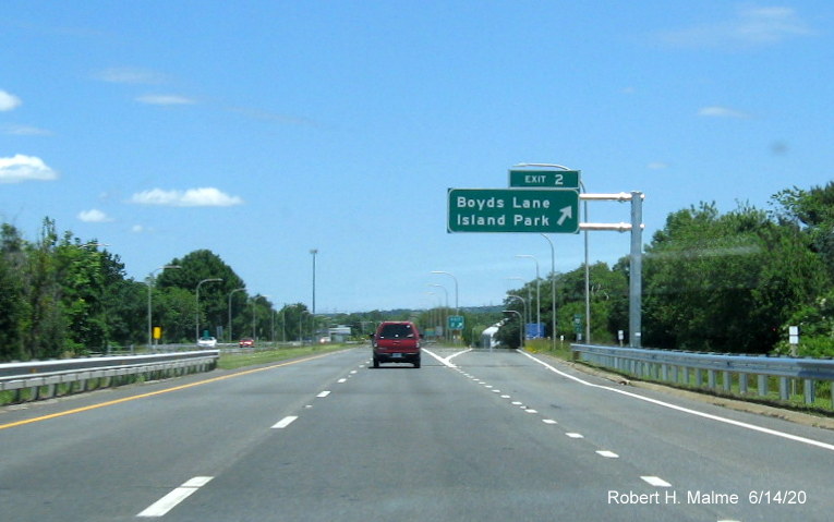 Image of recently placed overhead ramp sign for Boyds Lane exit on RI 24 North in Portsmouth, taken June 2020