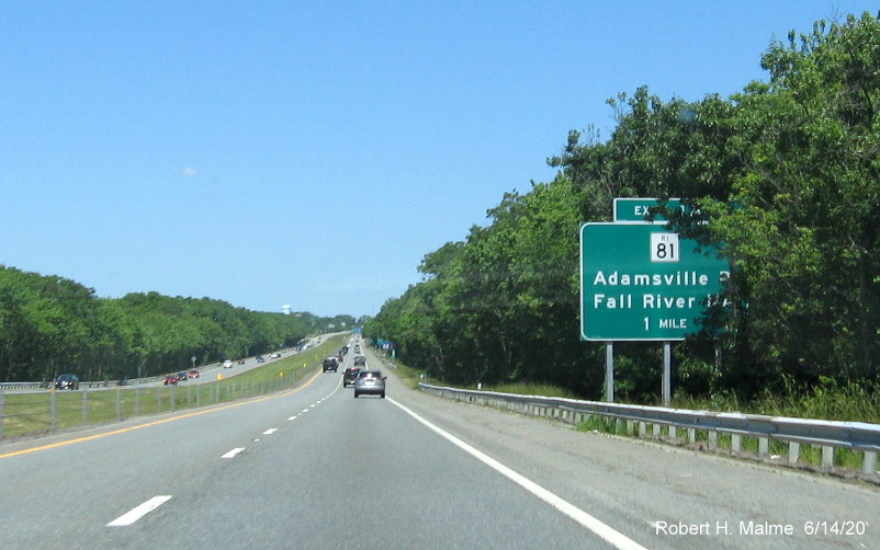 Image of newly placed 1-mile advance ground mounted sign for MA 81 exit sith RI 81 shields on RI 24 North in Tiverton, taken June 2020