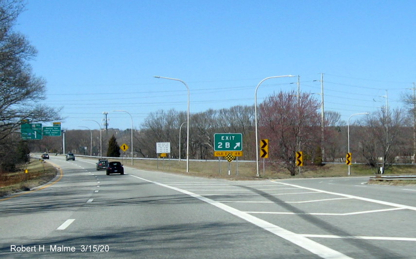 Image of new exit number gore sign with yellow old exit number tab below at ramp to I-95 North on RI 37 West in Cranston, taken in March 2020