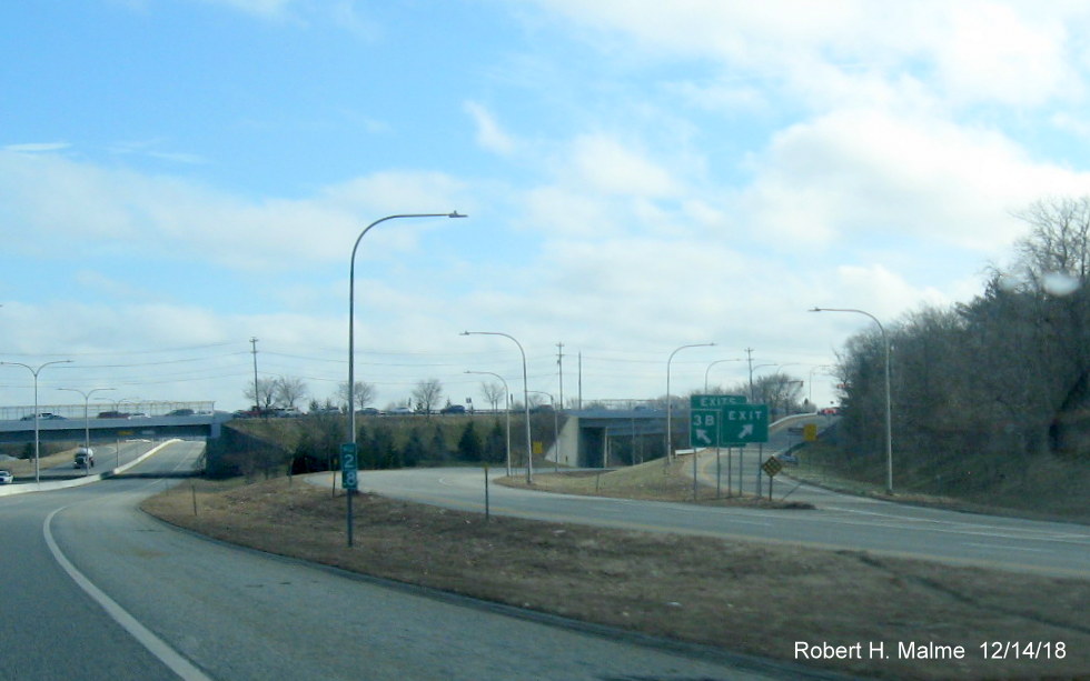 Image of closeup of new Exit 3A and 3B gore signs at US 1 exit on RI 403 East in East Greenwich