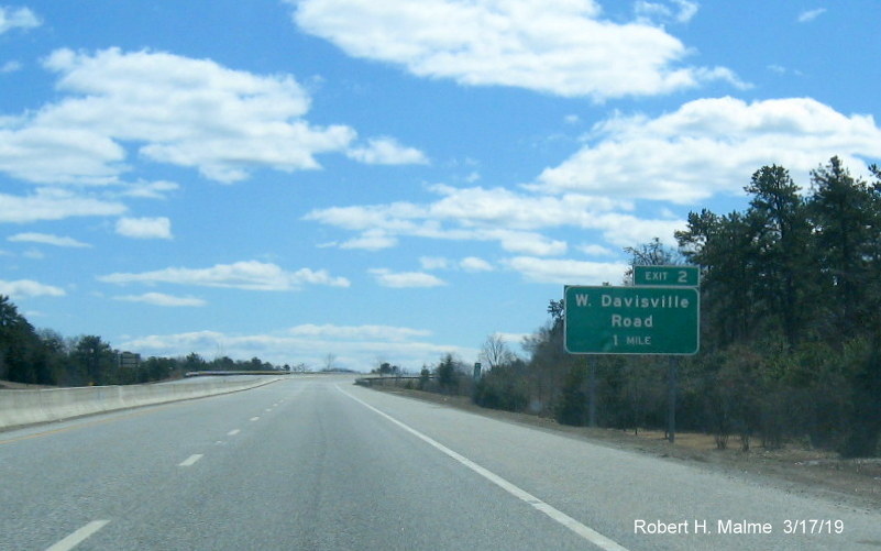 Image of new 1-mile advance sign for West Davisville Road exit with new exit number on RI 403 West in Kingsdale