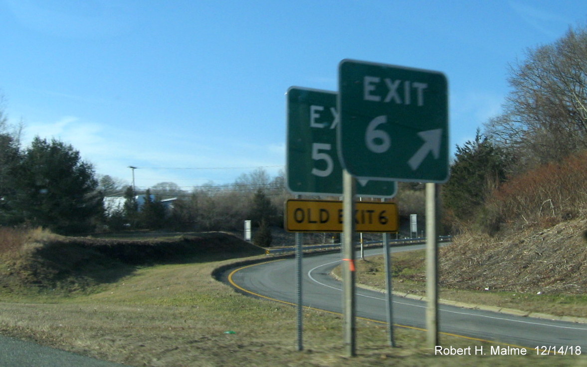 Image of new Exit 5 gore sign with old exit number tab sitting begin to be removed Exit 6 sign on RI 4 South in East Greenwich