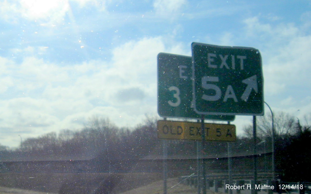 Image of new Exit 3A gore sign sitting behind old Exit 5A sign at ramp to RI 102 South on RI 4 South in East Greenwich