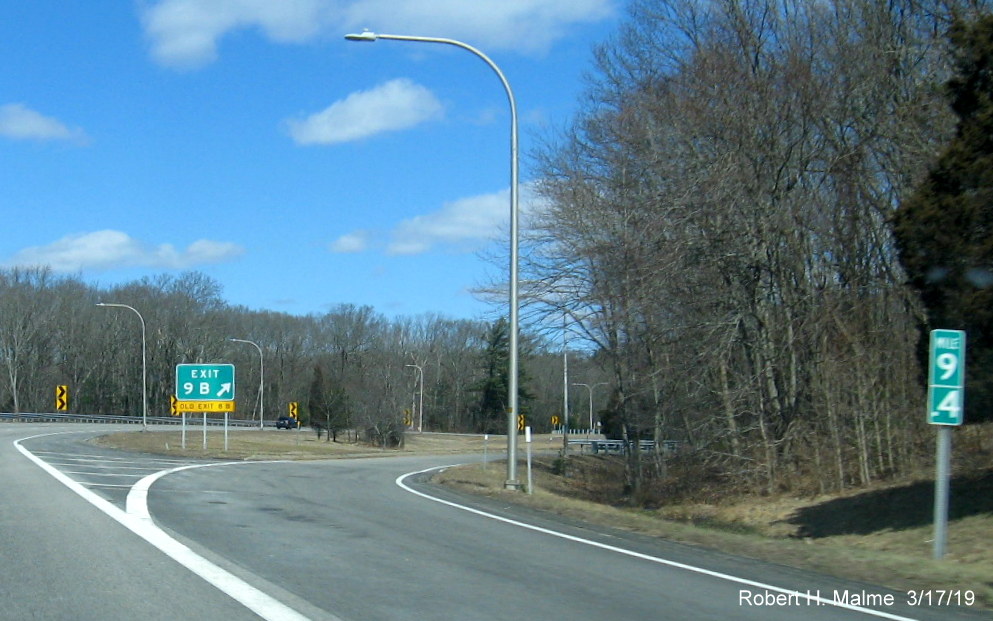 Image of new gore sign with new exit number and old exit number tab at RI 104 West exit on RI 4 North in East Greenwich