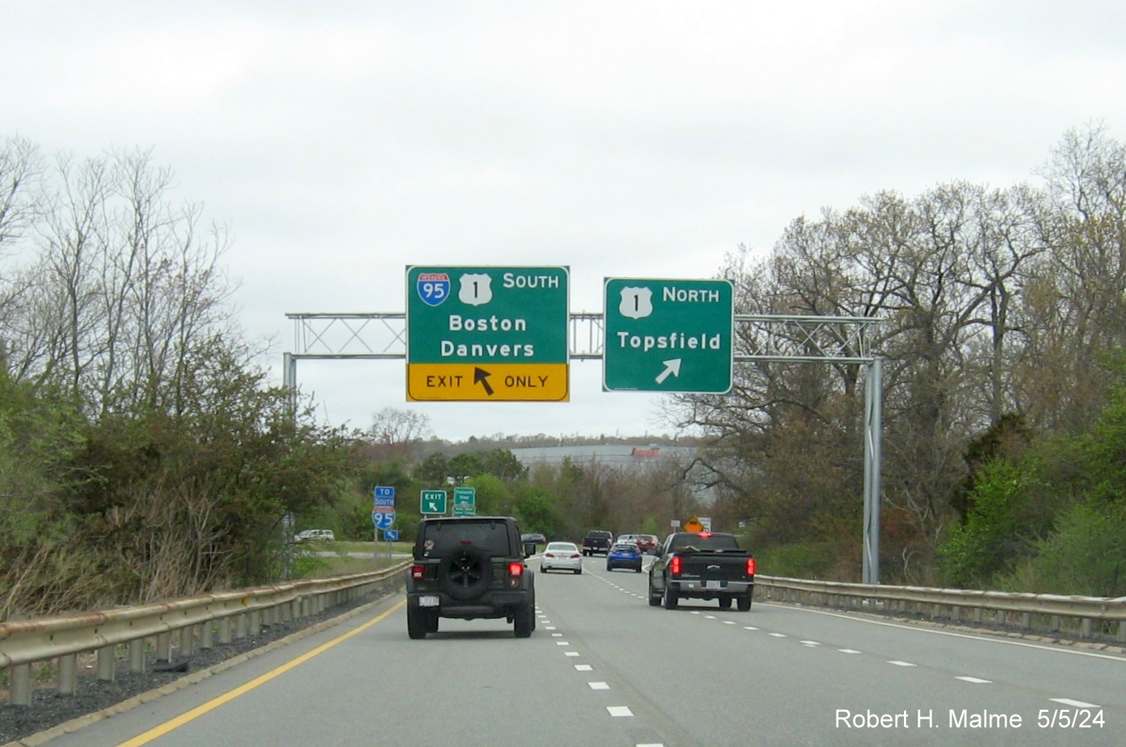 Image of recently placed overhead signs for ramp to US 1 and I-95 South exit on US 1 North in Danvers, May 2024