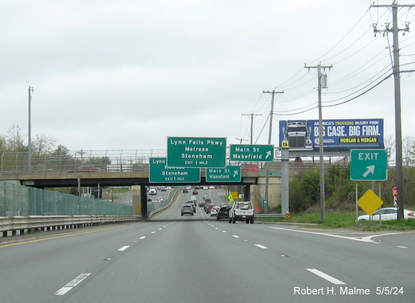 Image of new and old overhead signs for Lynn Fells Parkway and Main Street exits on US 1 North in Saugus, May 2024