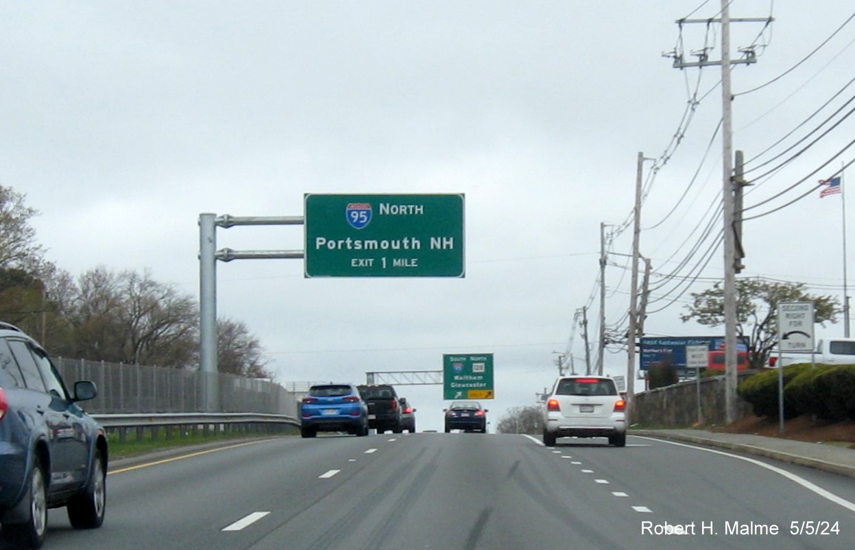 Image of 1 Mile left-side advance overhead sign for I-95 North exit on US 1 North in Lynnfield, May 2024