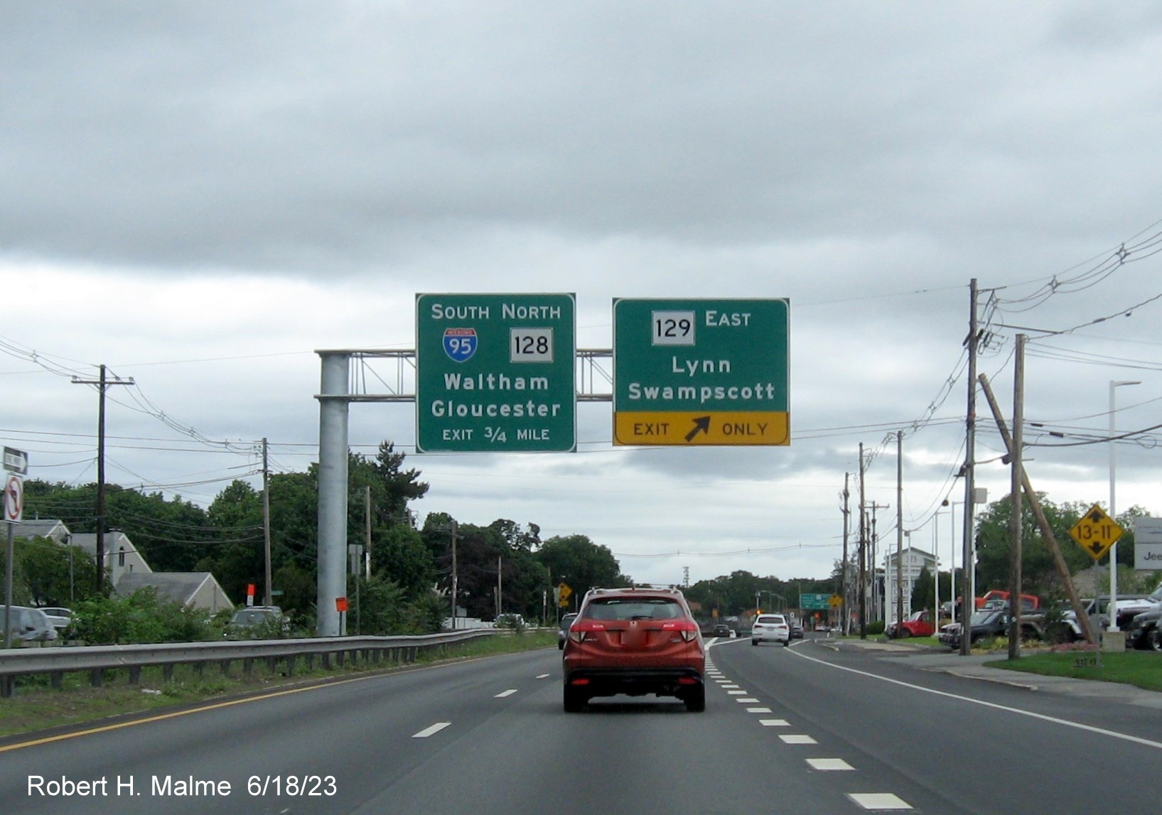 Image of newly placed 3/4 mile advance sign for South I-95/North MA 128 exits on US 1 North in Lynnfield at ramp to MA 129 East, June 2023
