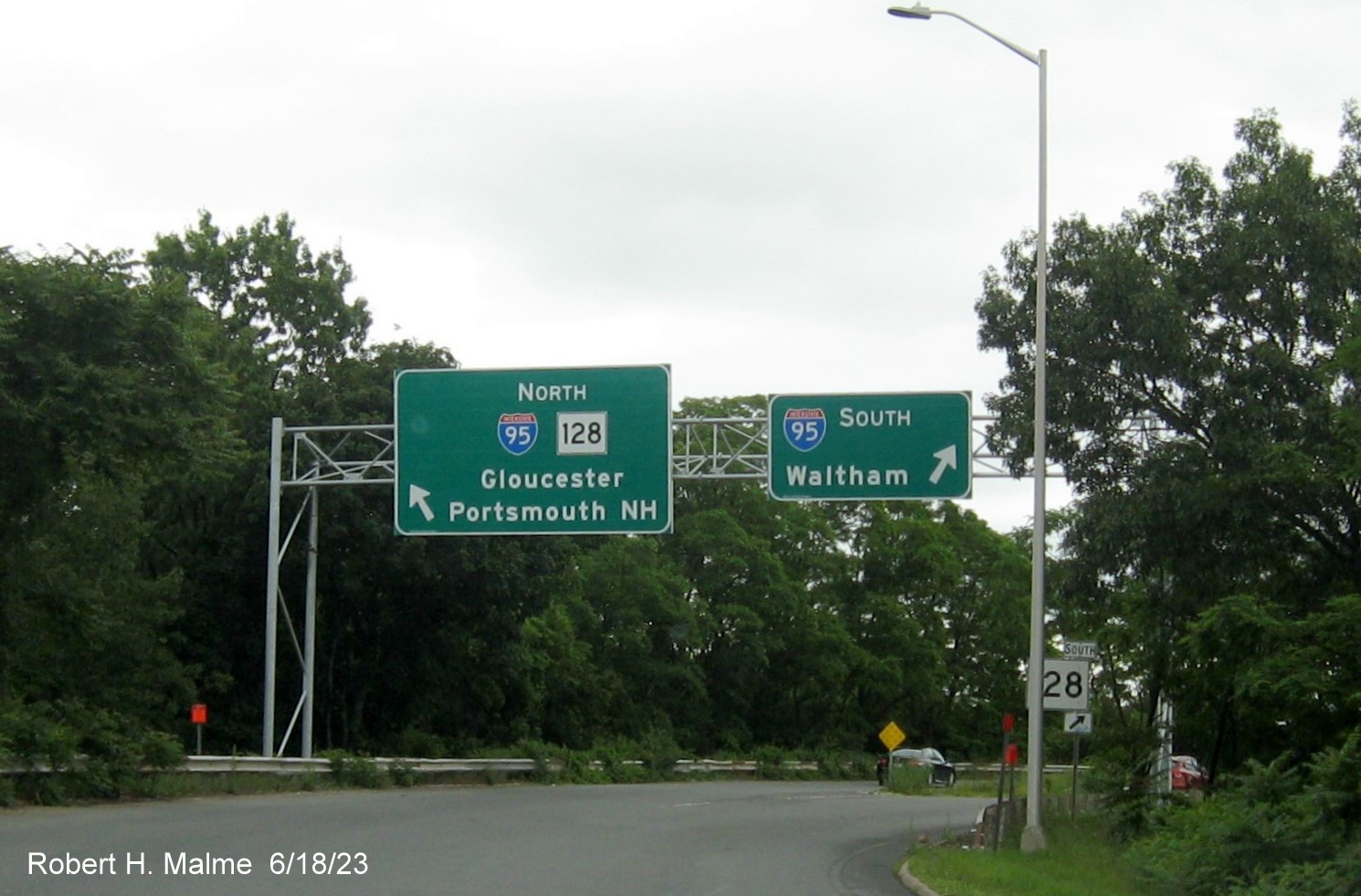 Image of recently placed overhead guide signs on ramp from US 1 North to I-95/MA 128 in Peabody, June 2023