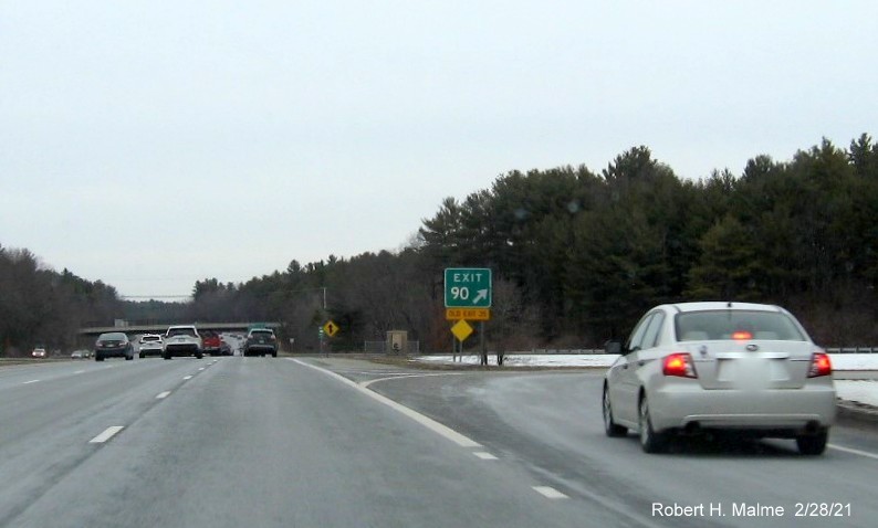 Image of gore sign for MA 113 exit with new milepost based exit number and yellow old exit number sign below on US 3 South in Tyngsborough, February 2021