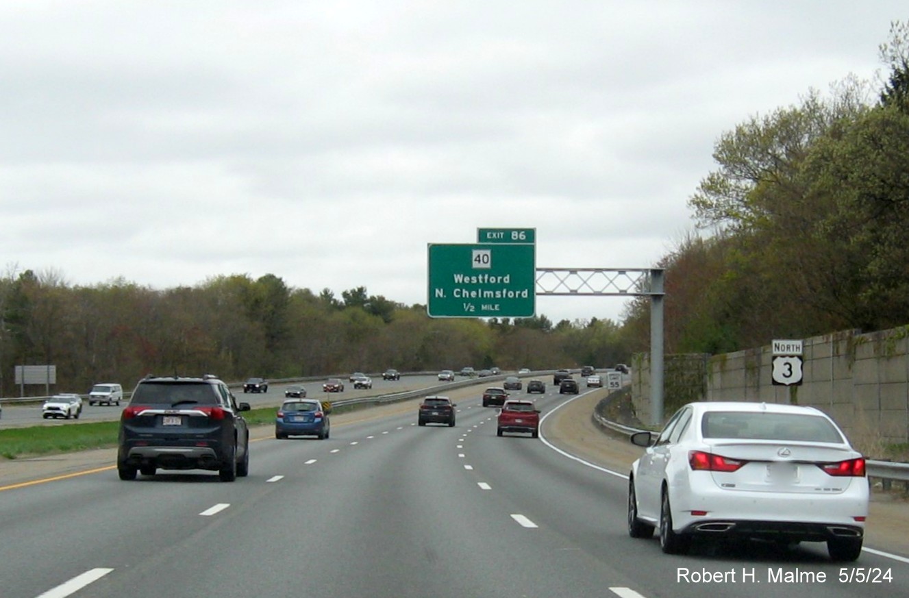 Image of recently placed 1/2 mile advance overhead sign for MA 40 exit and US 3 North reassurance marker 
      in Chelmsford, May 2024