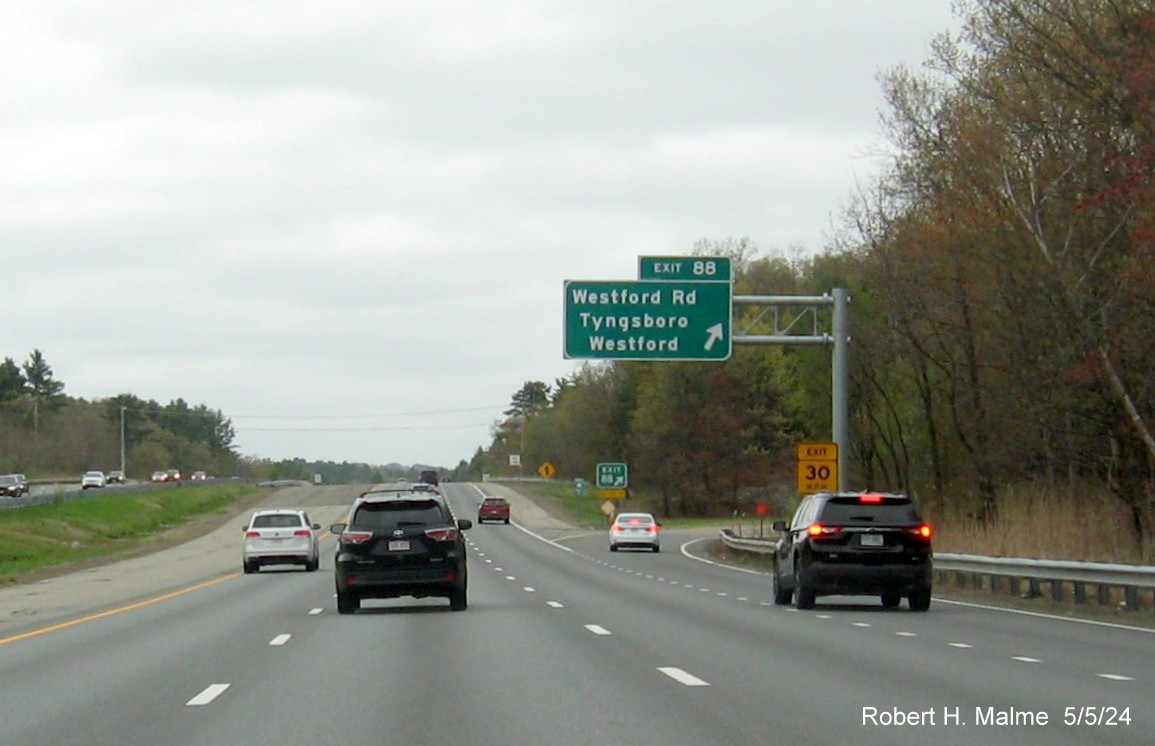 Image of recently placed overhead ramp sign for Westford Road exit on US 3 North in Westford, May 2024