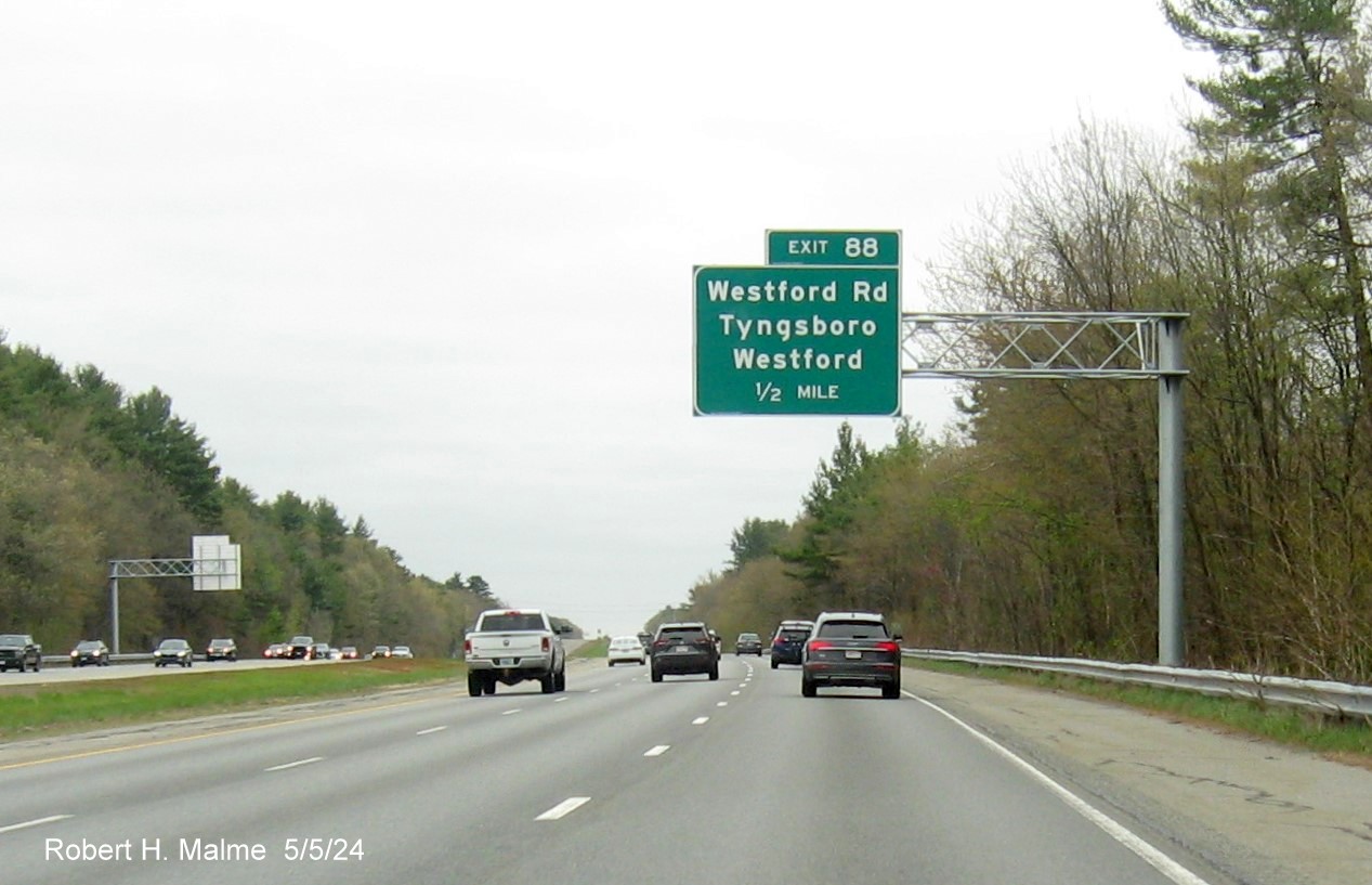 Image of recently placed 1/2 mile advance overhead sign for Westford Road exit on US 3 South in Westford, May 2024