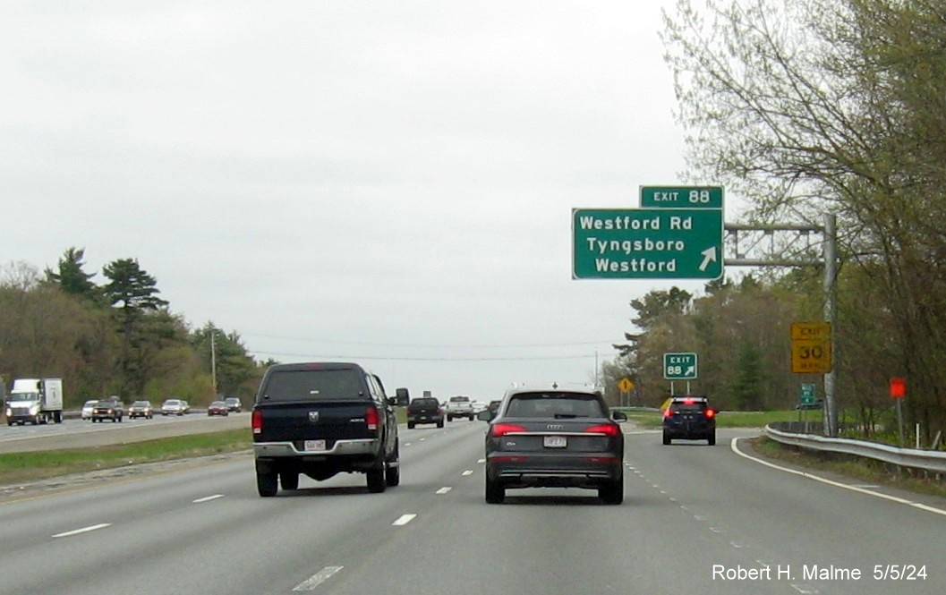 Image of recently placed overhead ramp sign for Westford Road exit on US 3 South in Tewksbury, May 2024