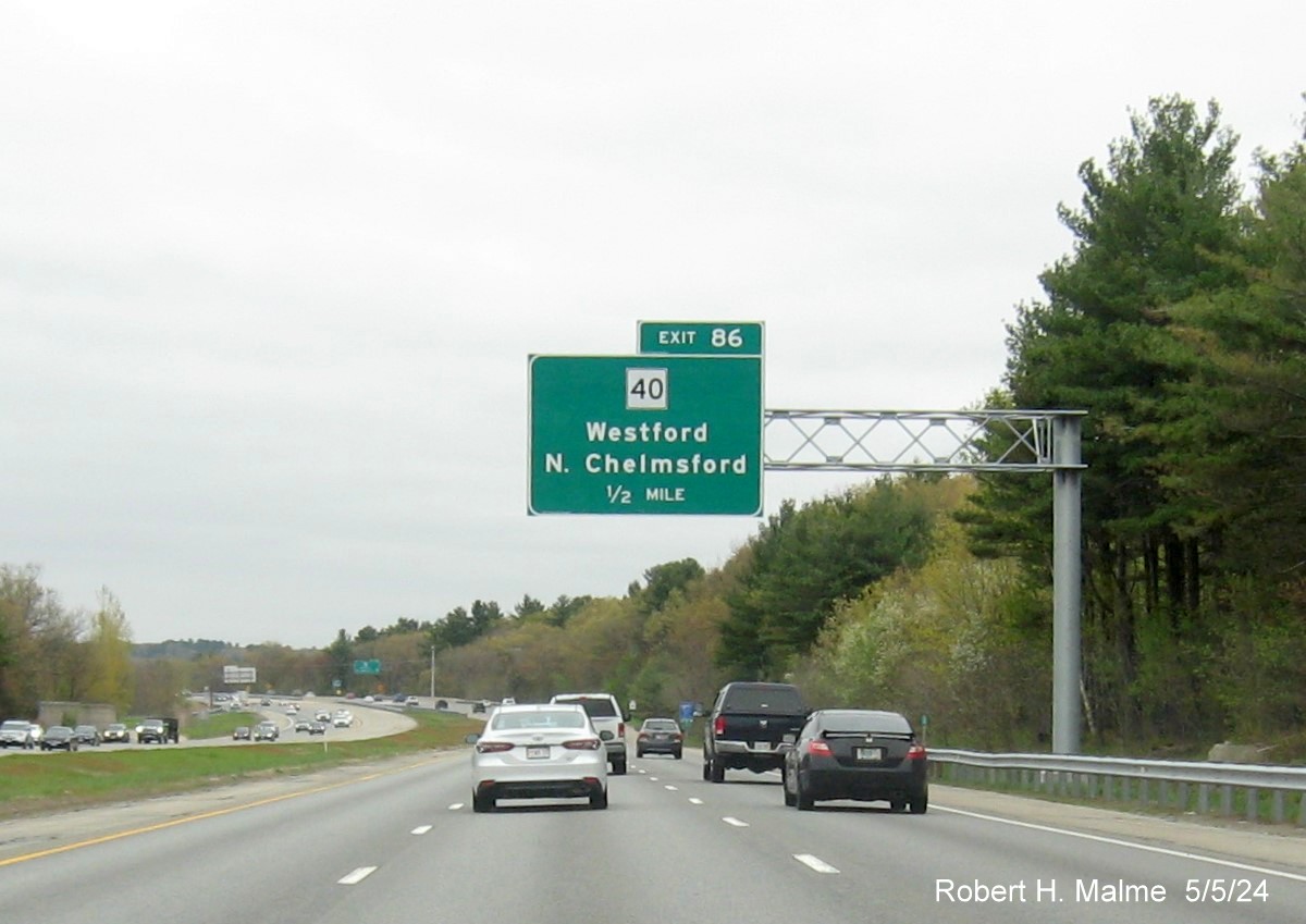 Image of recently placed 1/2 mile advance overhead sign for MA 40 exit on US 3 South in Westford, May 2024