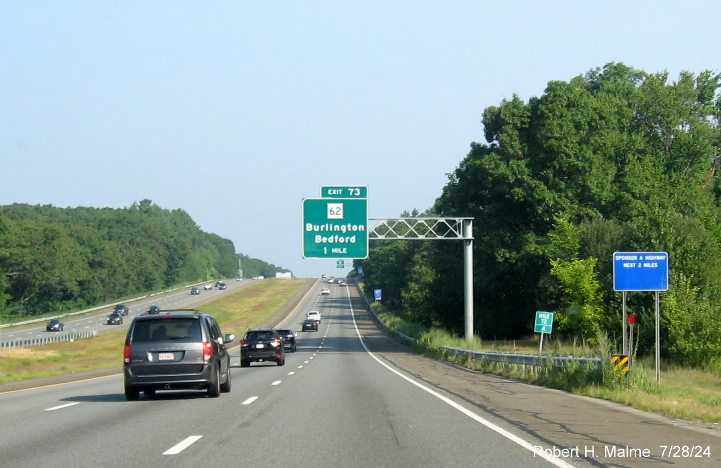 Image of recently placed 1 mile advance overhead sign for MA 62 exit on US 3 North in Burlington, July 2024