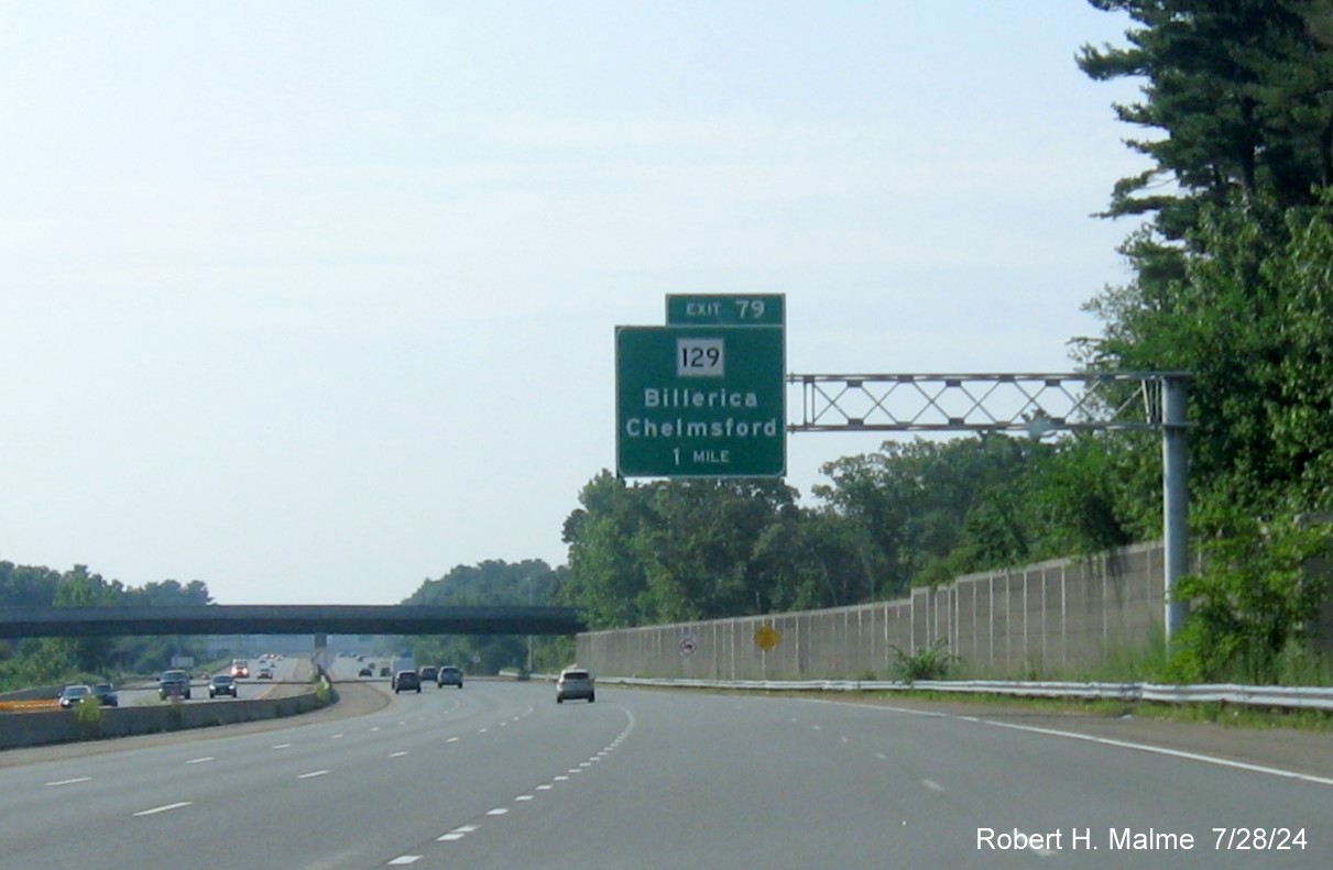 Image of recently placed 1 mile advance overhead sign for MA 129 exit on US 3 South in Chelmsford, July 2024