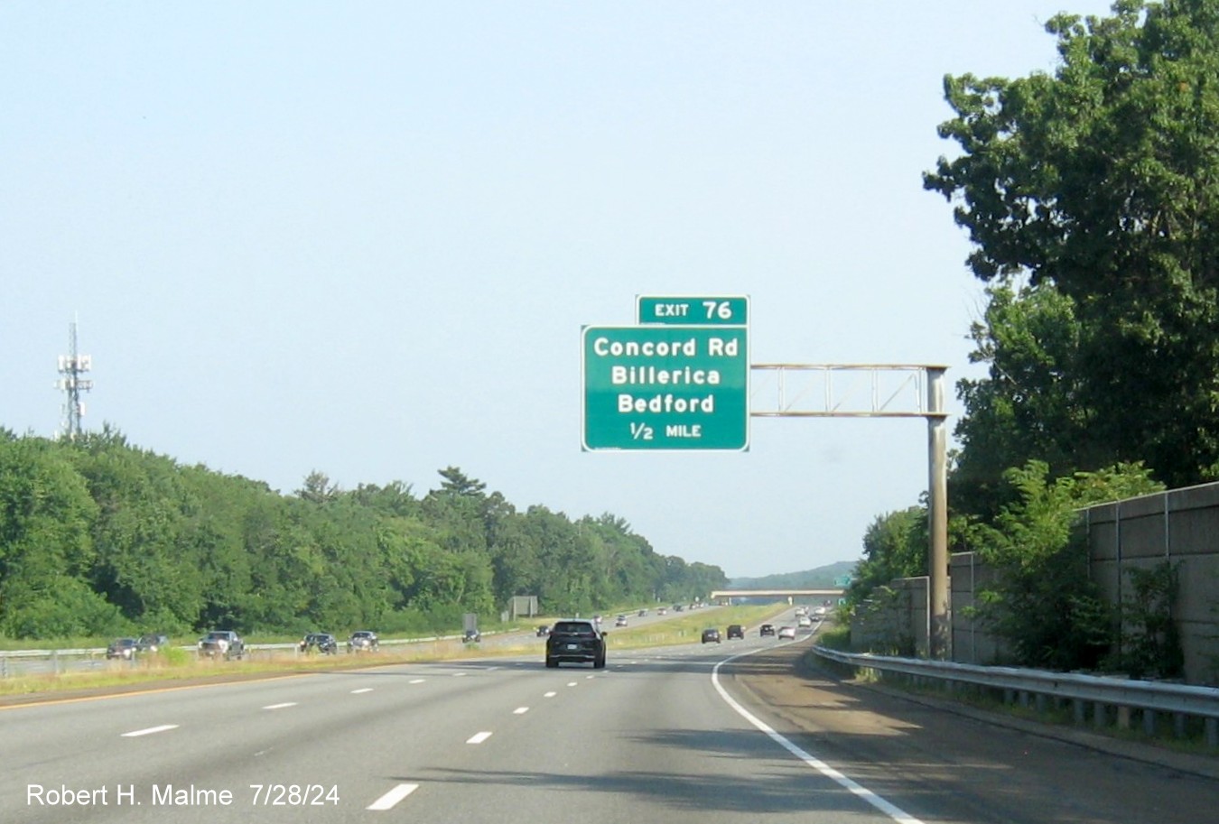 Image of recently placed 1/2 mile advance overhead sign for Concord Road exit on US 3 North in Bedford, July 2024